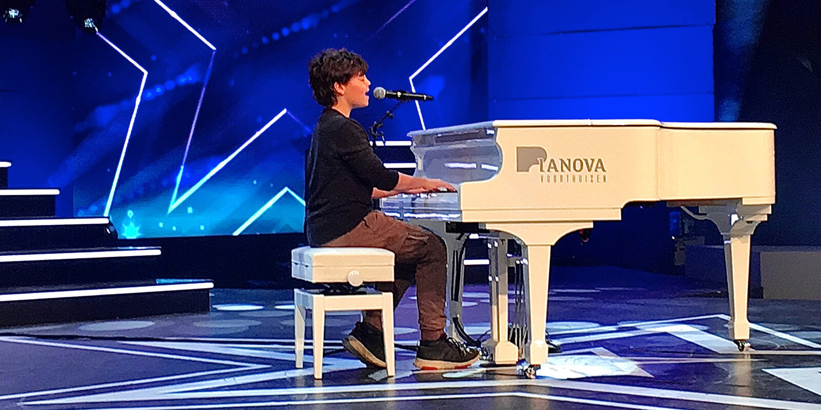 Piano's en vleugels huren bij Pianova Piano's en vleugels huren bij Pianova